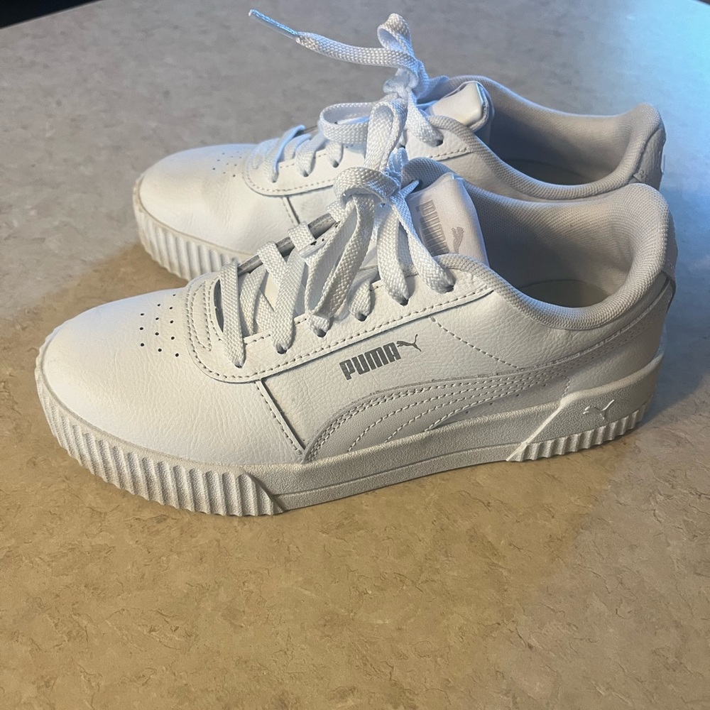 Worn once Womens Puma sneakers